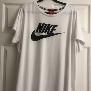 Women’s Nike T-shirt
